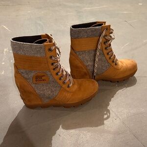 Sorel Women's Brown and Gray Lace Up Boots